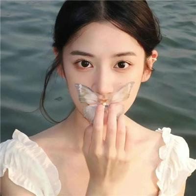 比基尼琼斯和爱的圣殿